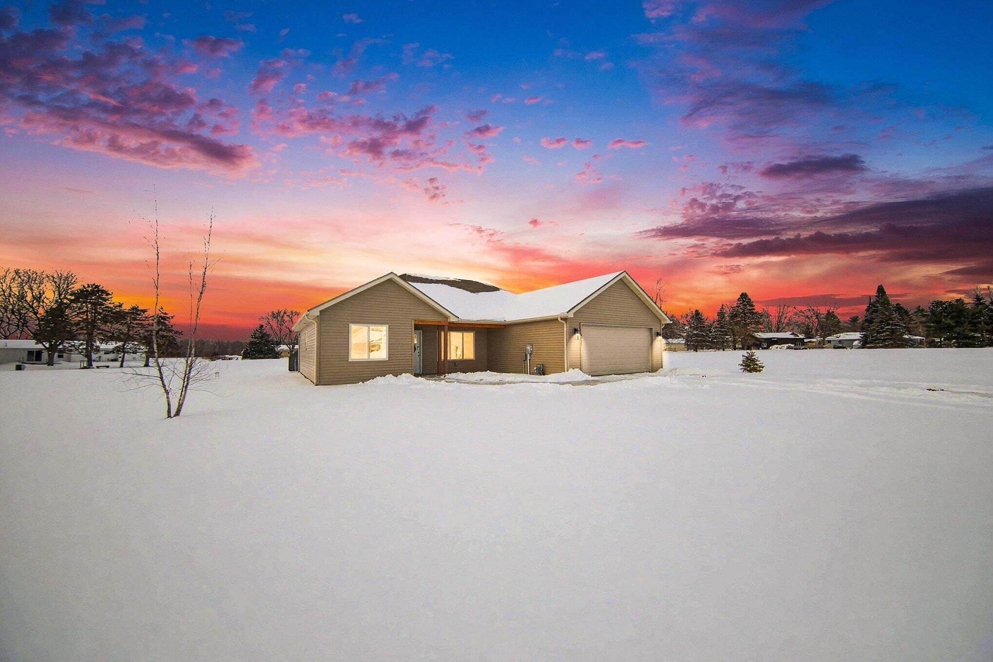 4729 Basin Street Adrian, MI 49221 - Photo 3 of 19 003_file_7408