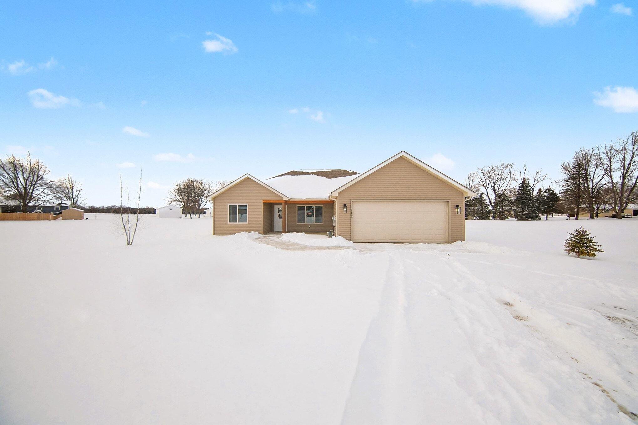 4729 Basin Street Adrian, MI 49221 - Photo 4 of 19 004_file_5441