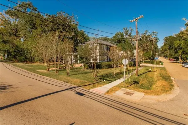 $995,000 | 813 South Jahncke Avenue, Covington, LA 70433