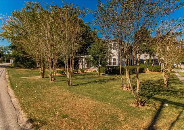 $1,100,000 | 813 South Jahncke Avenue, Covington, LA 70433