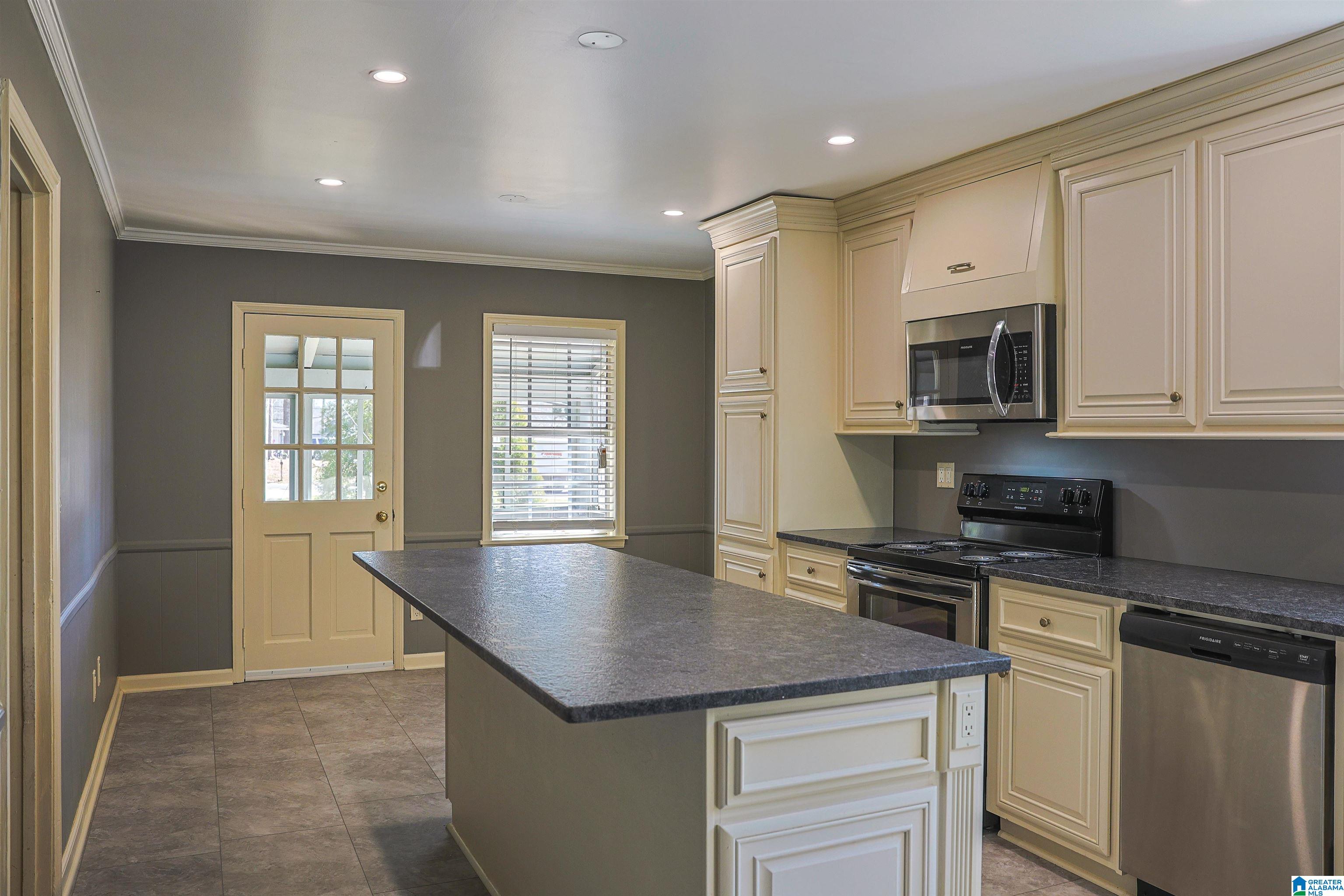 2994 Green Valley Road Birmingham, AL 35243 - Photo 3 of 26