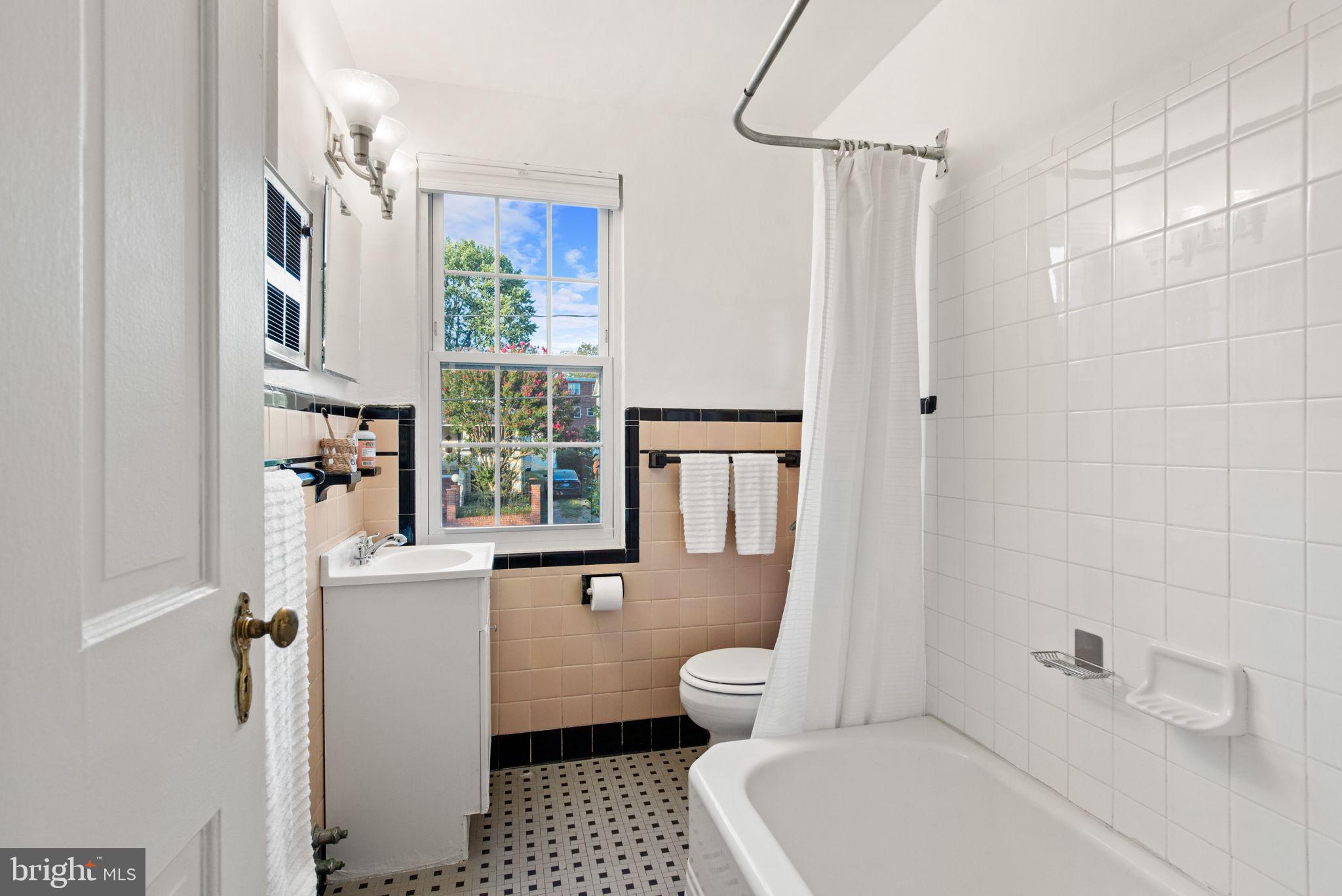 111 East Glebe Road, Unit B Alexandria, VA 22305 - Photo 13 of 17