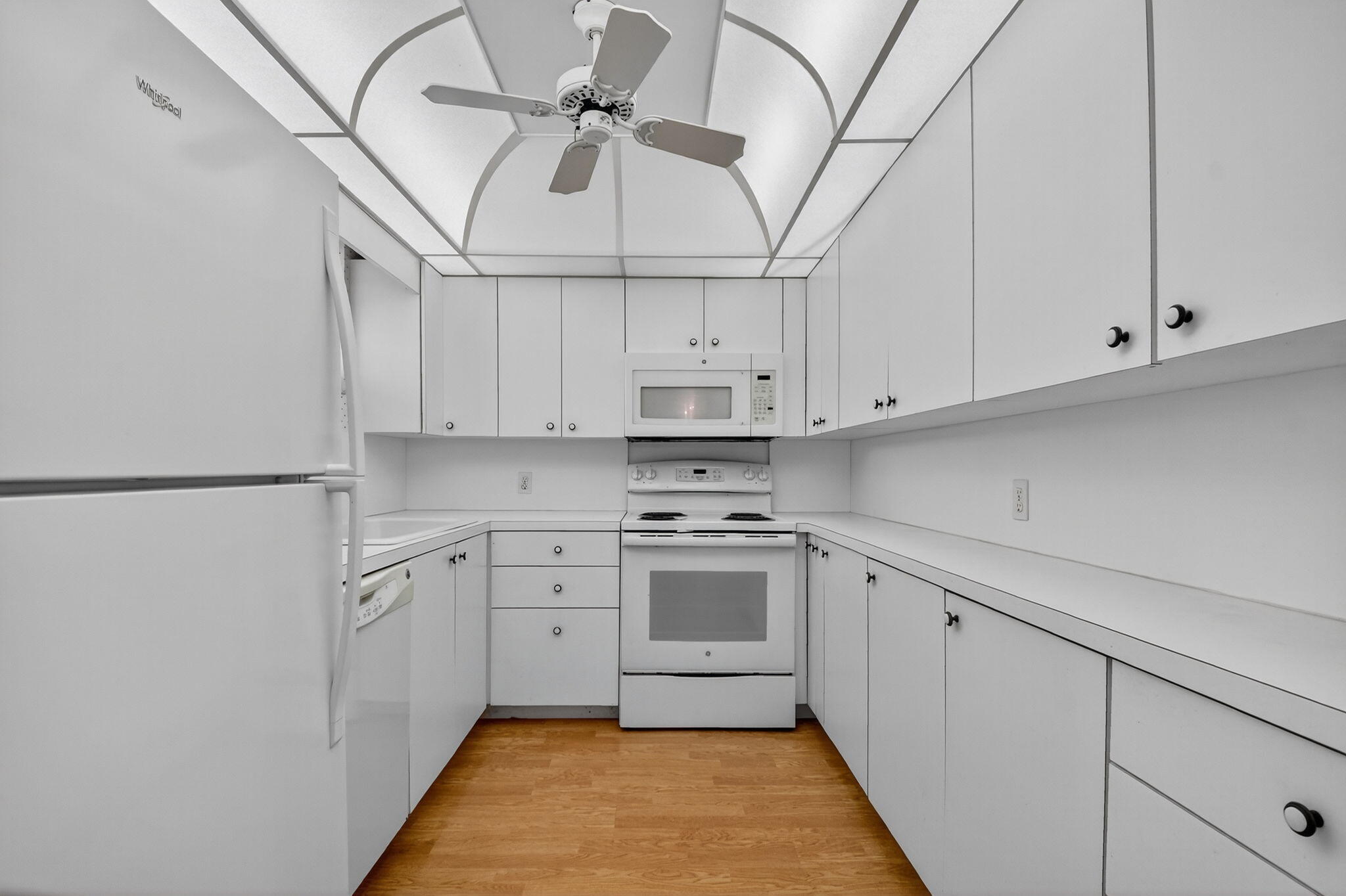 3570 South Ocean Boulevard, Unit 508 South Palm Beach, FL 33480 - Photo 13 of 47 13-web-or-mls-DSC_0800