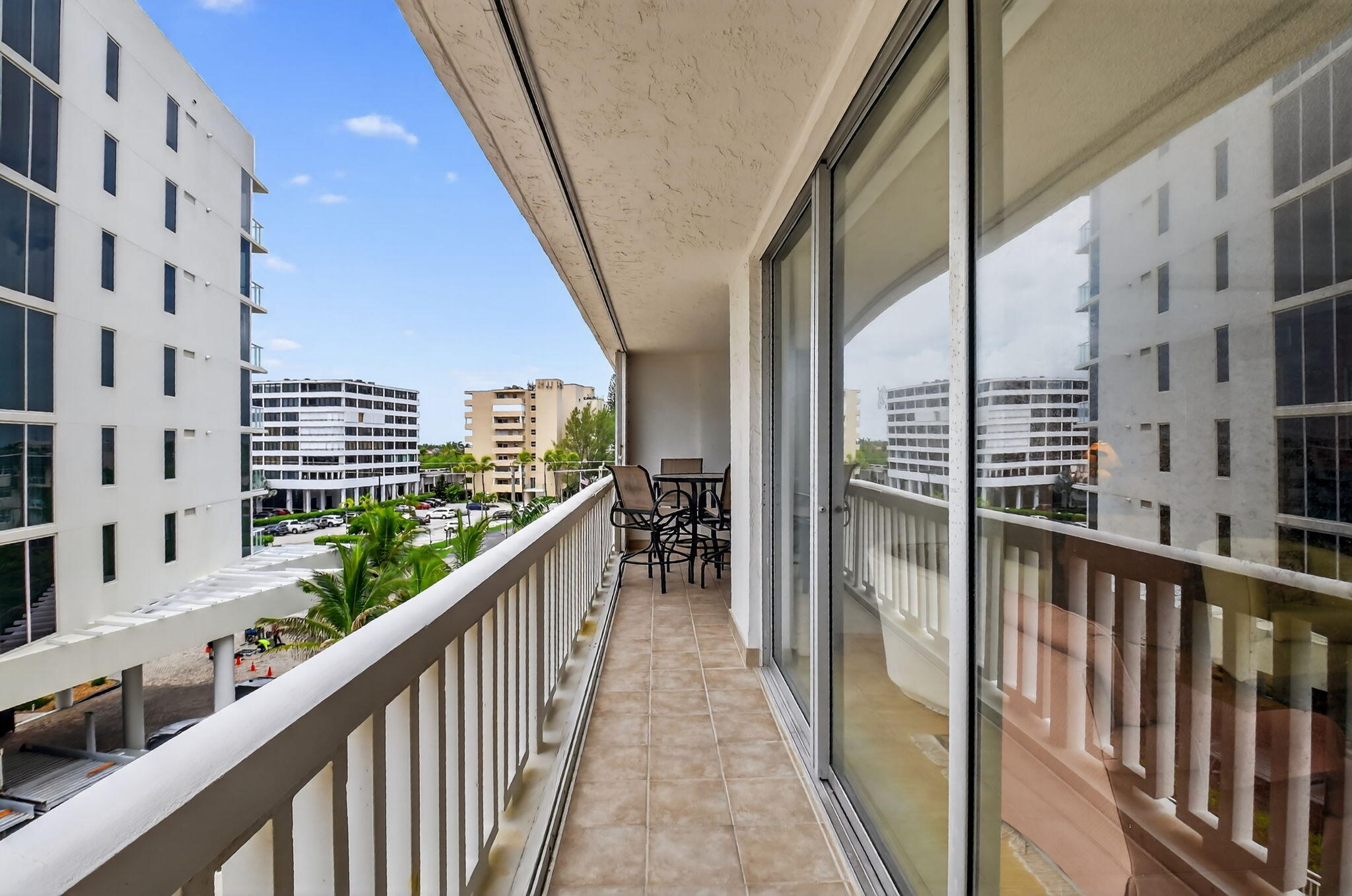 3570 South Ocean Boulevard, Unit 508 South Palm Beach, FL 33480 - Photo 2 of 47 29-web-or-mls-DSC_0884