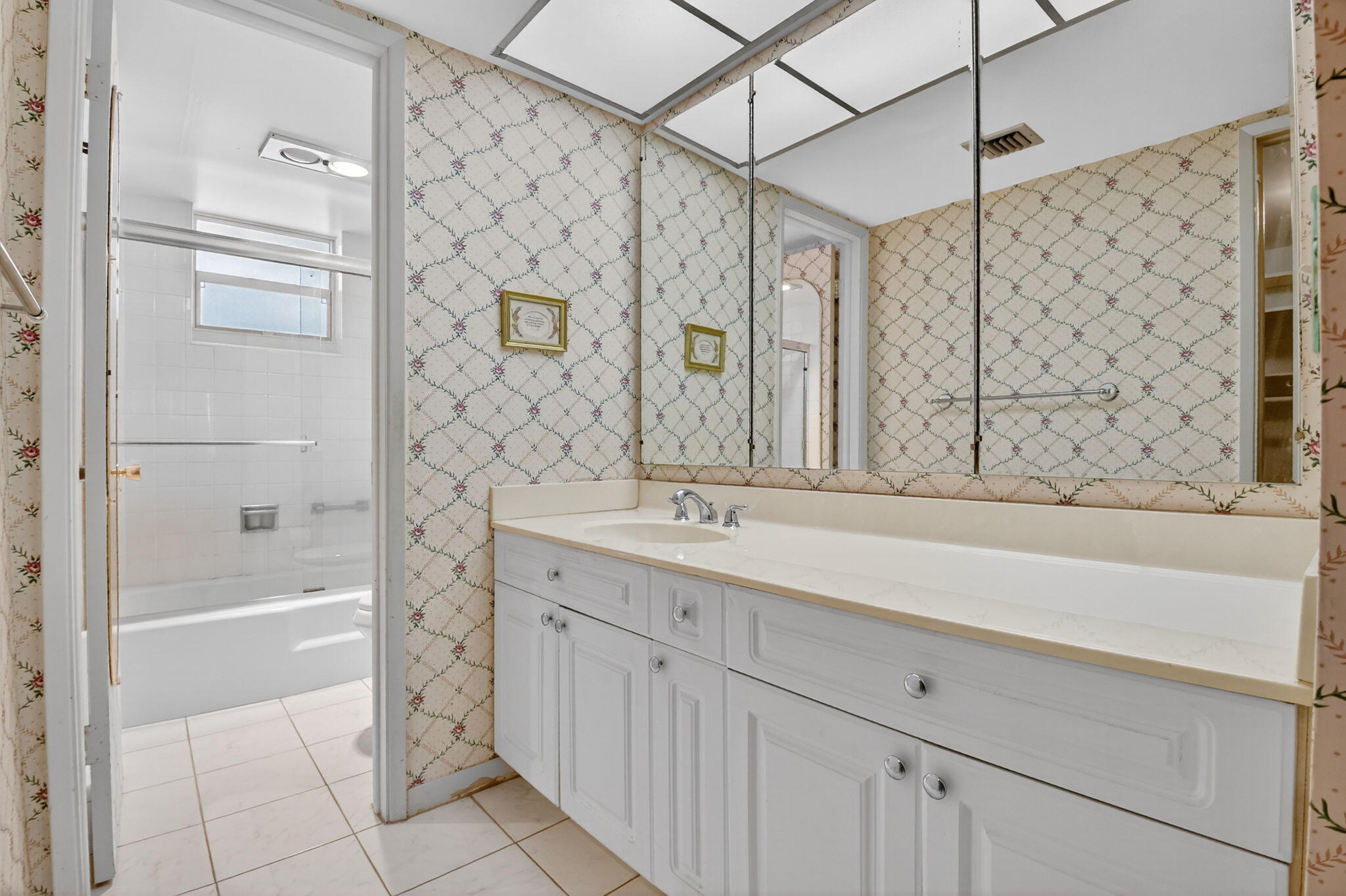 3570 South Ocean Boulevard, Unit 508 South Palm Beach, FL 33480 - Photo 23 of 47 25-web-or-mls-DSC_0865 (1)