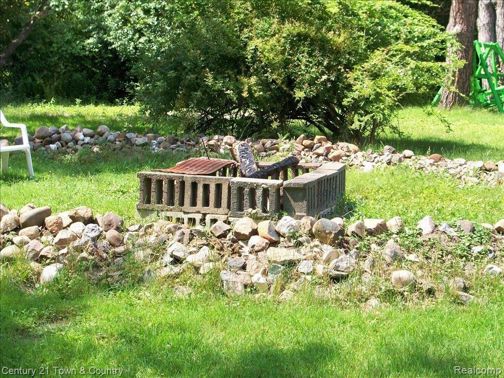 25246 Farmbrook Road Southfield, MI 48034 - Photo 6 of 19 BBQ Pit