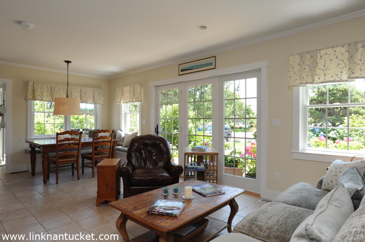 86 Madaket Road Nantucket, MA 02554 - Photo 11 of 21 Living room
