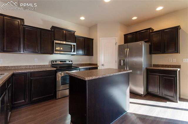 6359 Pilgrimage Road Colorado Springs, CO 80925 - Photo 11 of 41 kitchen