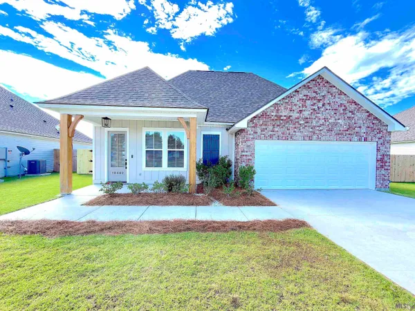 $325,000 | 10462 Highcrest Drive, Denham Springs, LA 70706