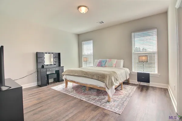 $325,000 | 10462 Highcrest Drive, Denham Springs, LA 70706