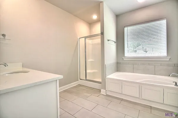 $325,000 | 10462 Highcrest Drive, Denham Springs, LA 70706