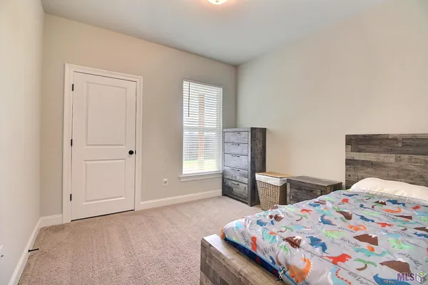 $325,000 | 10462 Highcrest Drive, Denham Springs, LA 70706