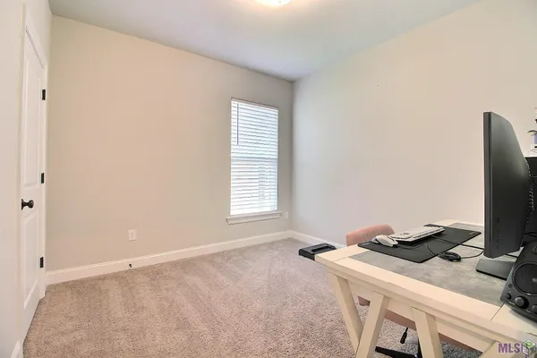$325,000 | 10462 Highcrest Drive, Denham Springs, LA 70706