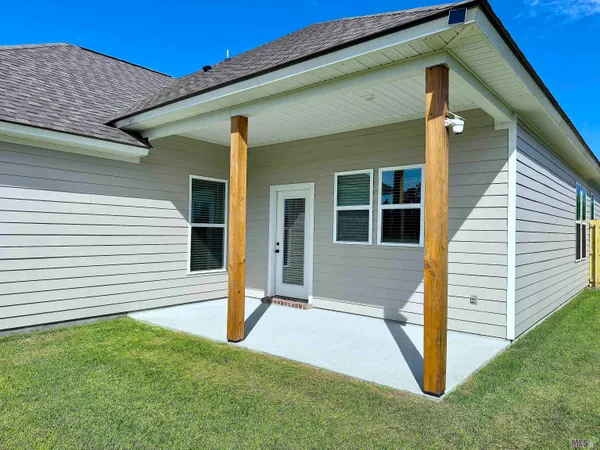 $325,000 | 10462 Highcrest Drive, Denham Springs, LA 70706