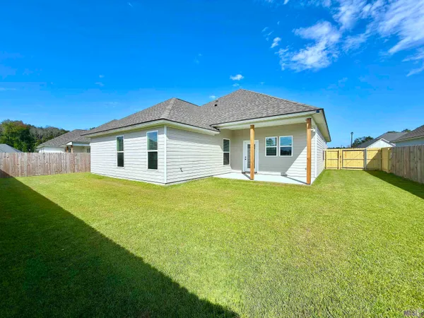 $325,000 | 10462 Highcrest Drive, Denham Springs, LA 70706