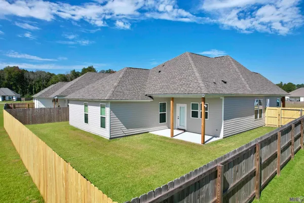 $325,000 | 10462 Highcrest Drive, Denham Springs, LA 70706