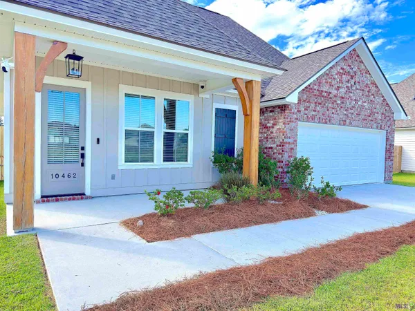 $325,000 | 10462 Highcrest Drive, Denham Springs, LA 70706