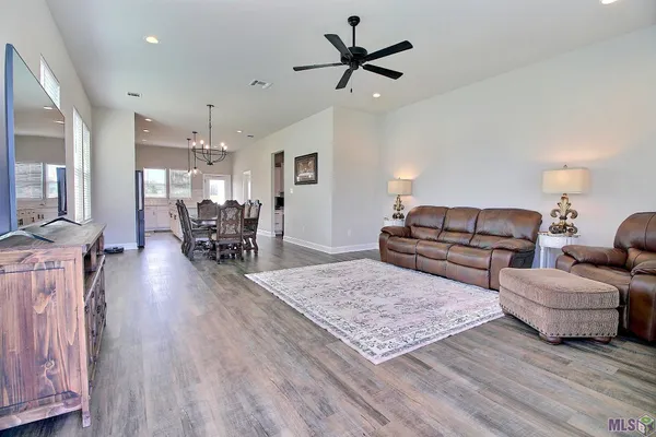 $325,000 | 10462 Highcrest Drive, Denham Springs, LA 70706