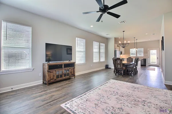 $325,000 | 10462 Highcrest Drive, Denham Springs, LA 70706