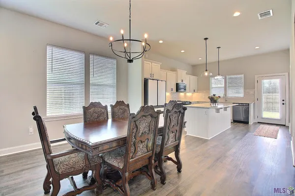 $325,000 | 10462 Highcrest Drive, Denham Springs, LA 70706