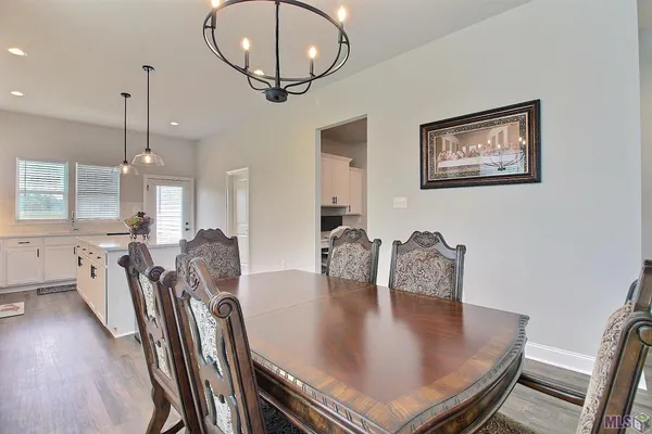 $325,000 | 10462 Highcrest Drive, Denham Springs, LA 70706