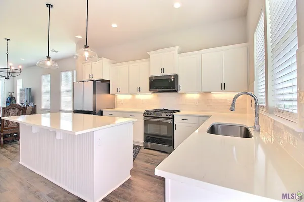 $325,000 | 10462 Highcrest Drive, Denham Springs, LA 70706