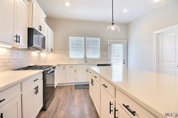 $325,000 | 10462 Highcrest Drive, Denham Springs, LA 70706