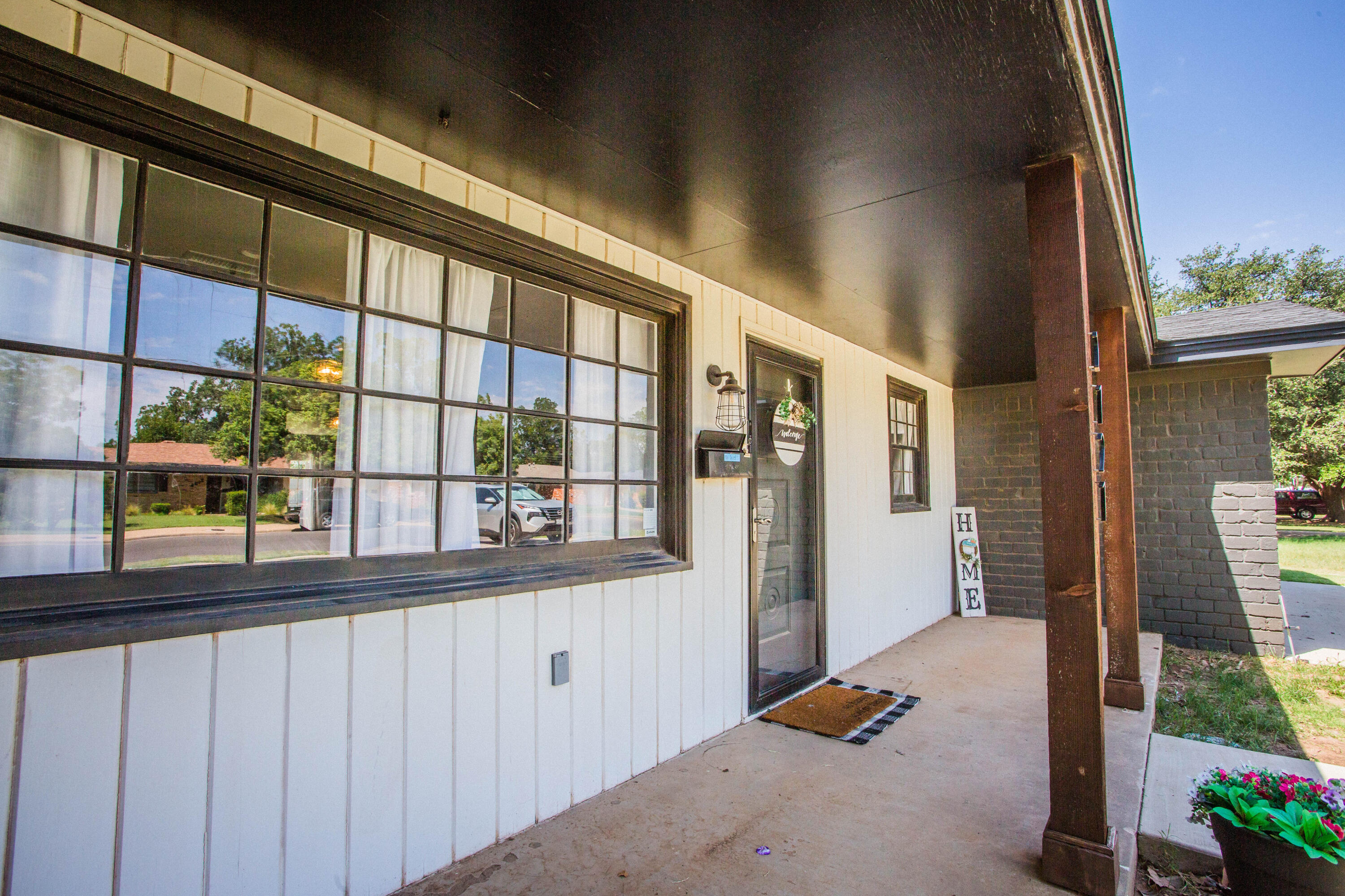 2121 70th Street Lubbock, TX 79412 - Photo 3 of 66 5V2A3817
