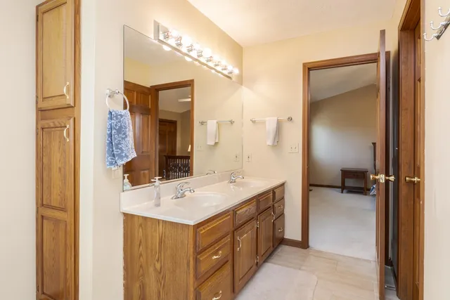 a view of a livingroom with furniture