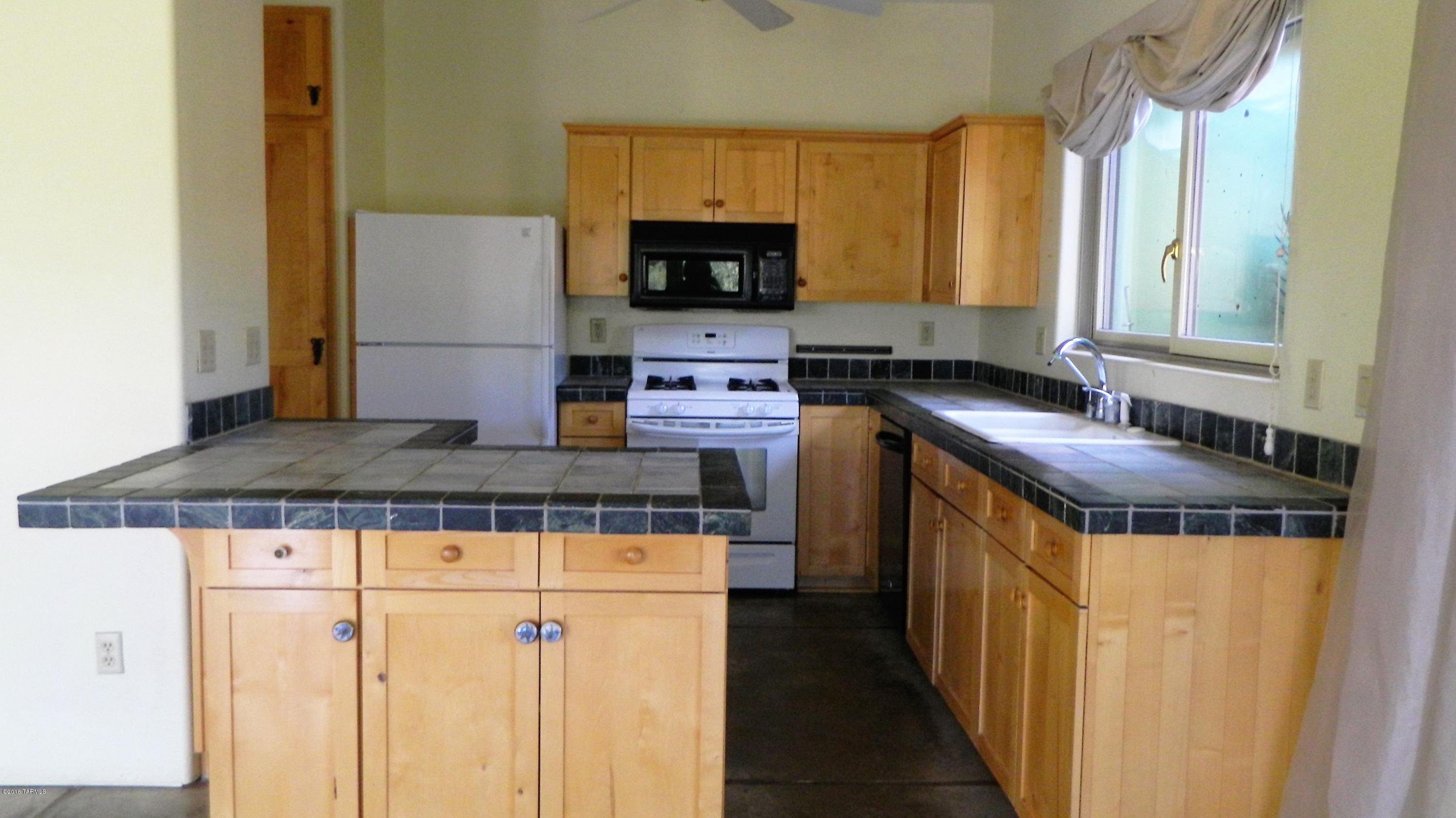 160 Three R Avenue Patagonia, AZ 85624 - Photo 13 of 38