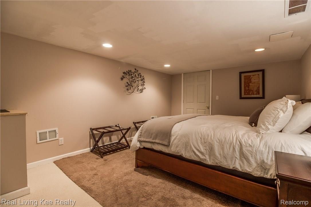 3767 Summit Ridge Drive Rochester, MI 48306 - Photo 52 of 66 43.jpg