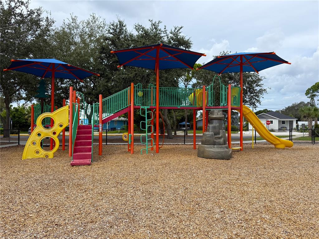 611 Osceola Road Nokomis, FL 34275 - Photo 13 of 14