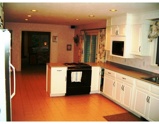 3 Wamsutta Ridge Road Charlton, MA 01507 - Photo 7 of 24