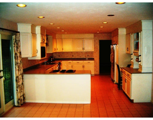 3 Wamsutta Ridge Road Charlton, MA 01507 - Photo 8 of 24