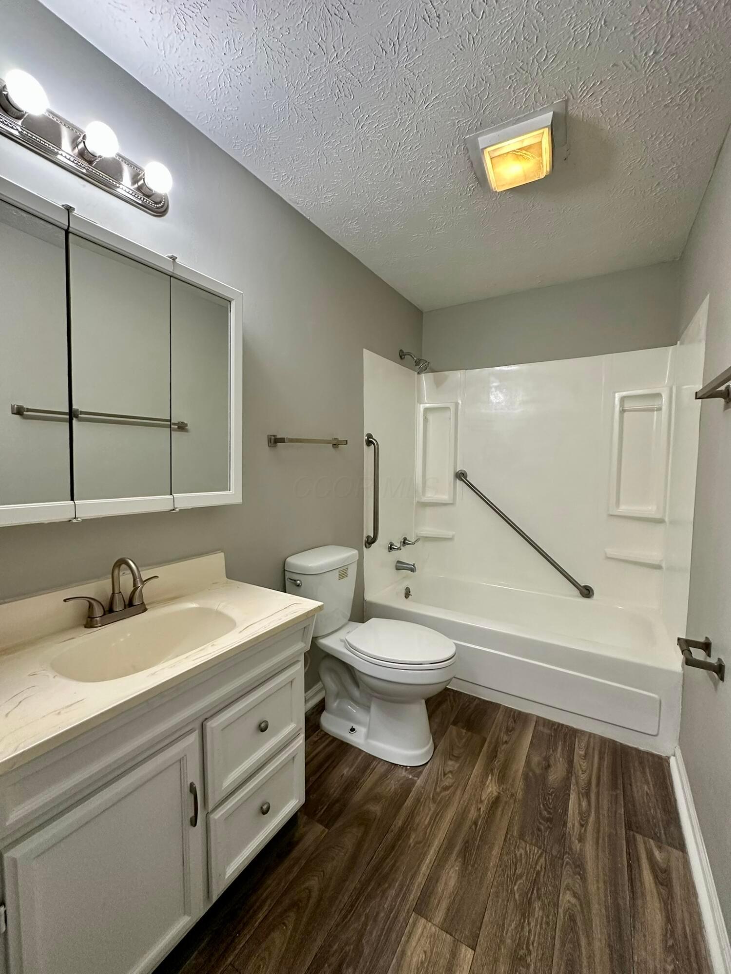 2977 Renfro Road Columbus, OH 43232 - Photo 9 of 18 IMG_1276
