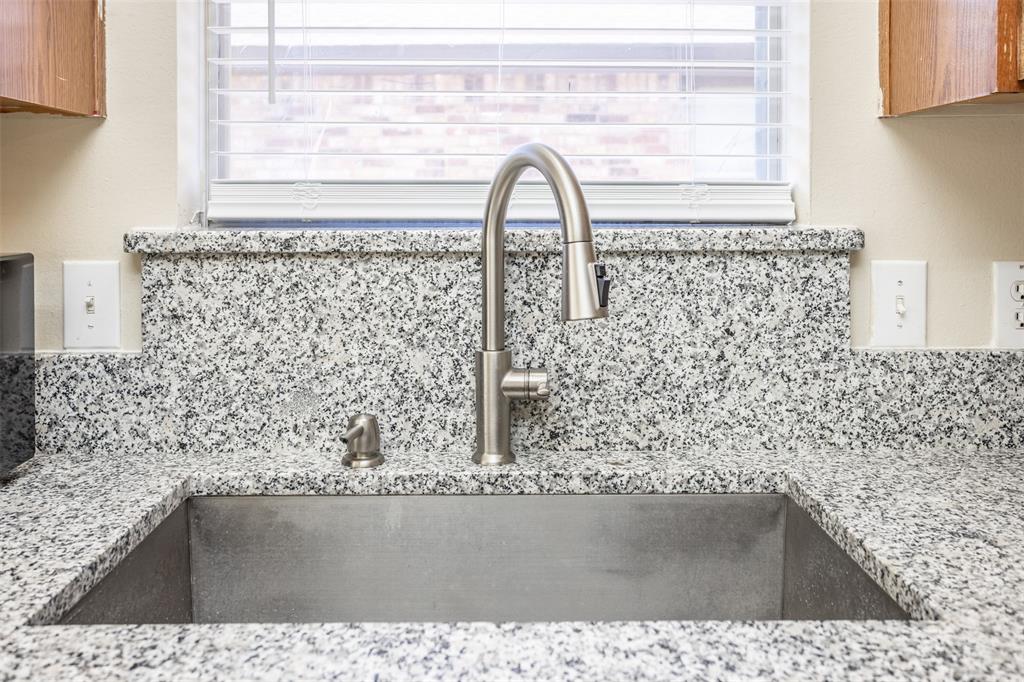 3511 Austin Street Gainesville, TX 76240 - Photo 8 of 25