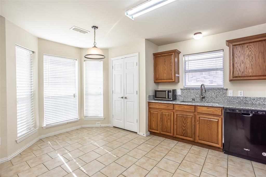 3511 Austin Street Gainesville, TX 76240 - Photo 9 of 25