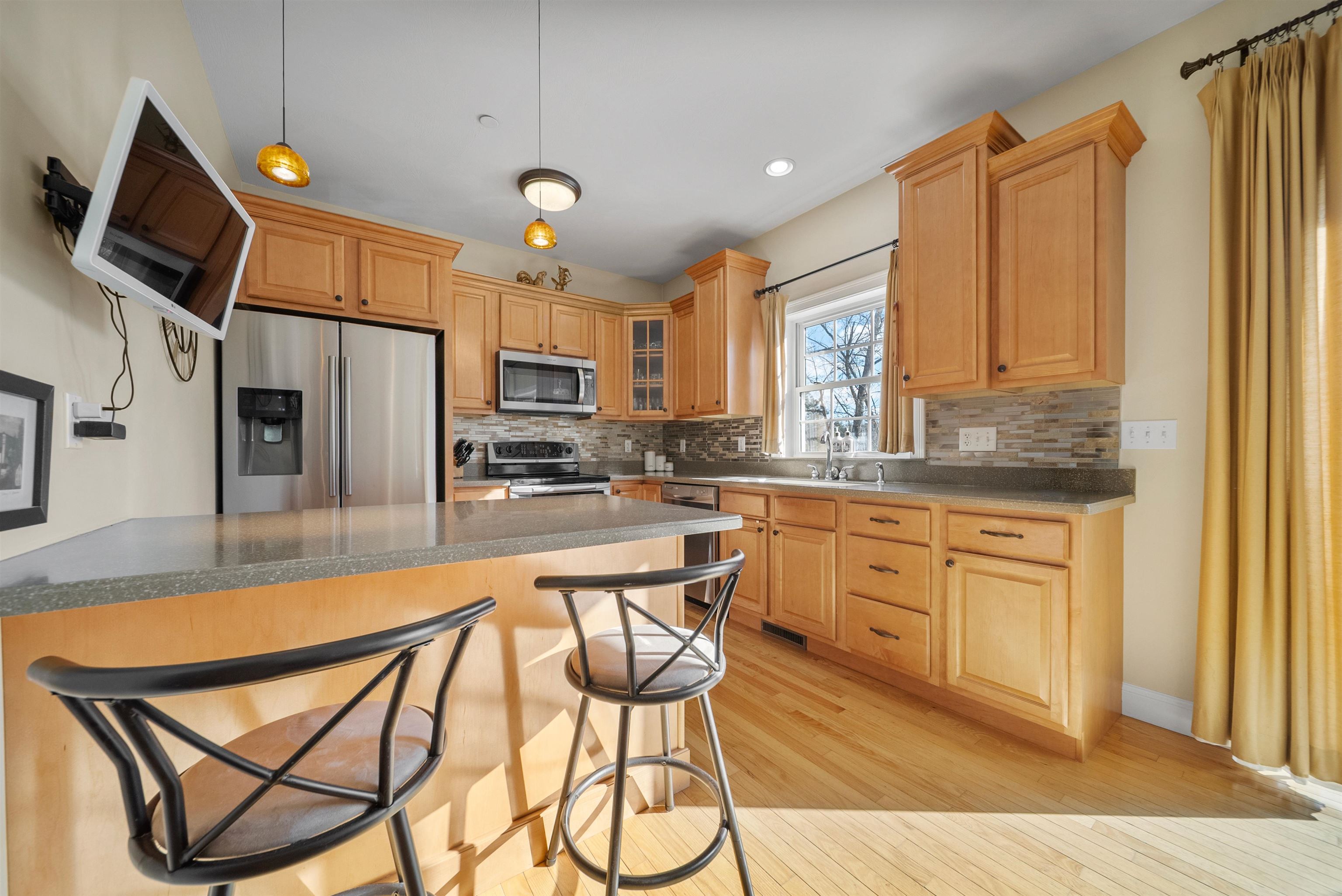 81 North High Street, Unit 10 Derry, NH 03038 - Photo 13 of 39