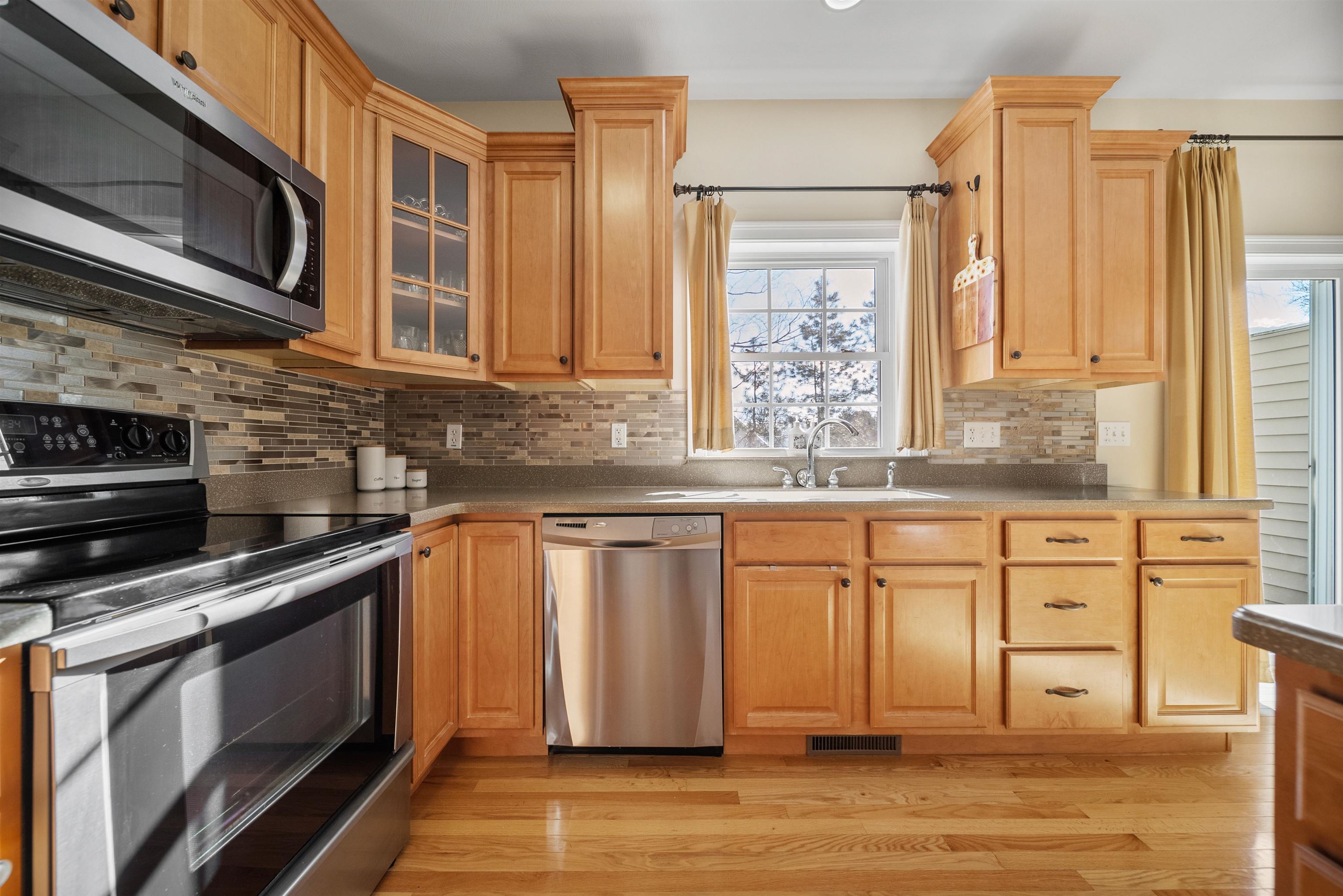 81 North High Street, Unit 10 Derry, NH 03038 - Photo 14 of 39