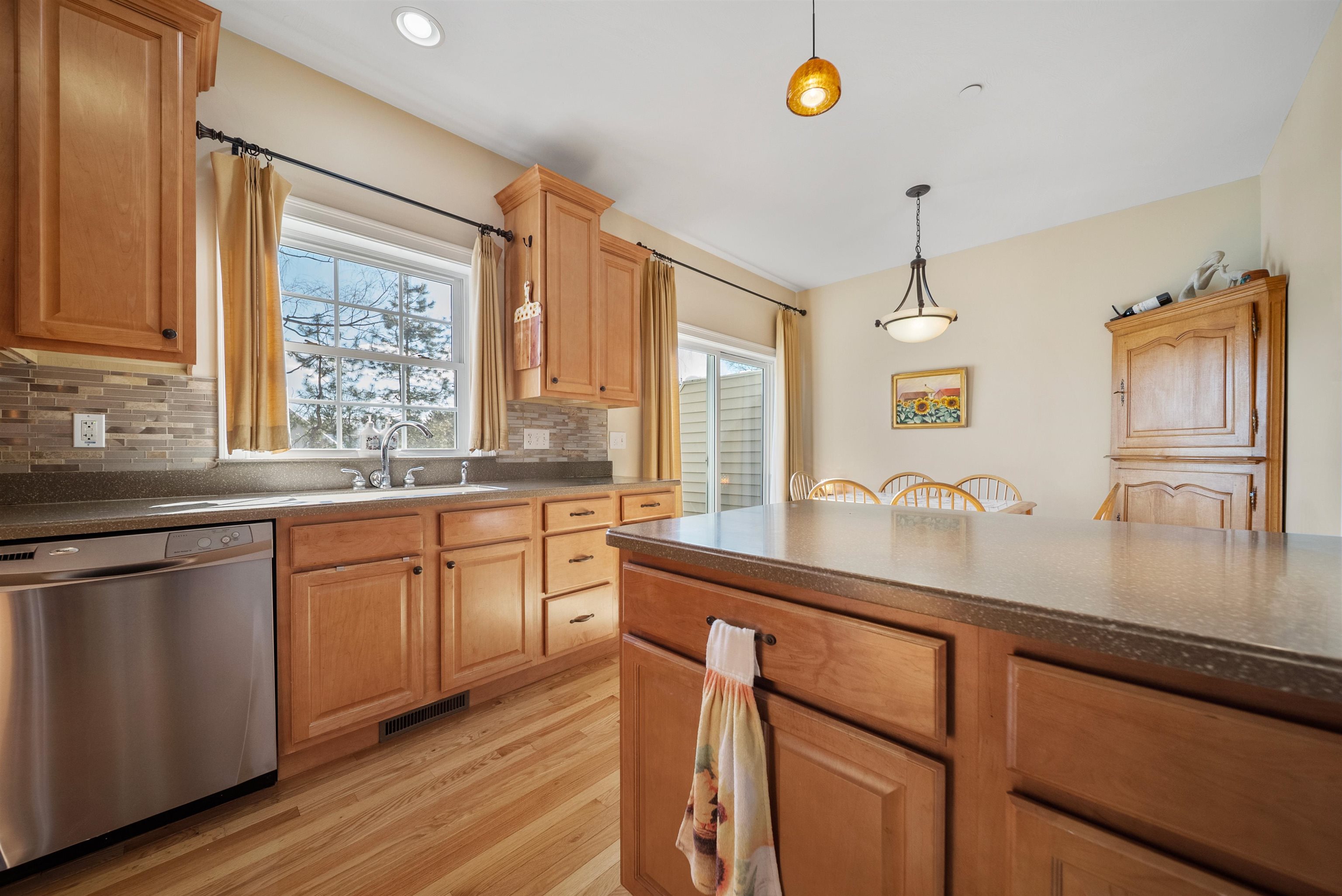 81 North High Street, Unit 10 Derry, NH 03038 - Photo 15 of 39