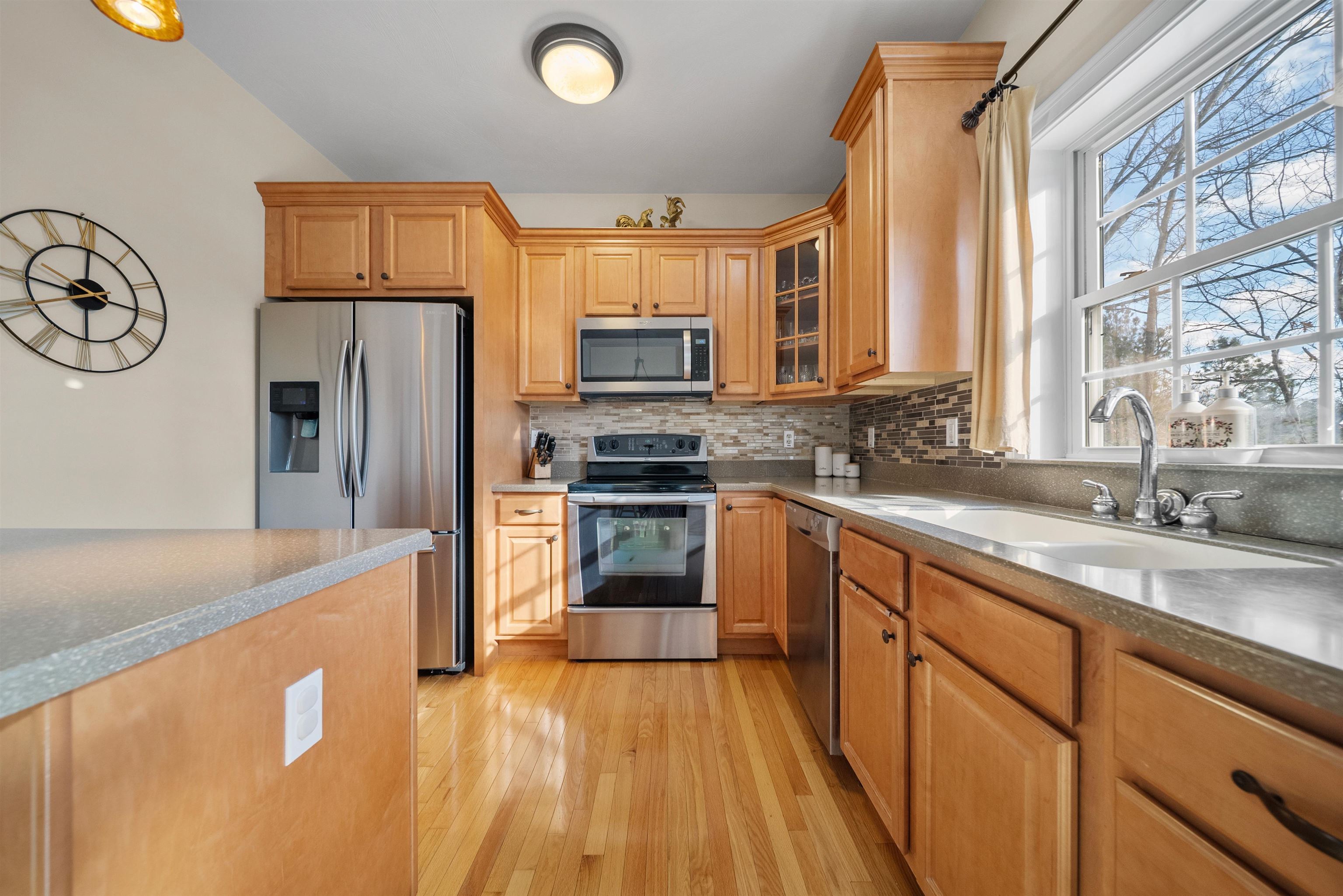 81 North High Street, Unit 10 Derry, NH 03038 - Photo 18 of 39