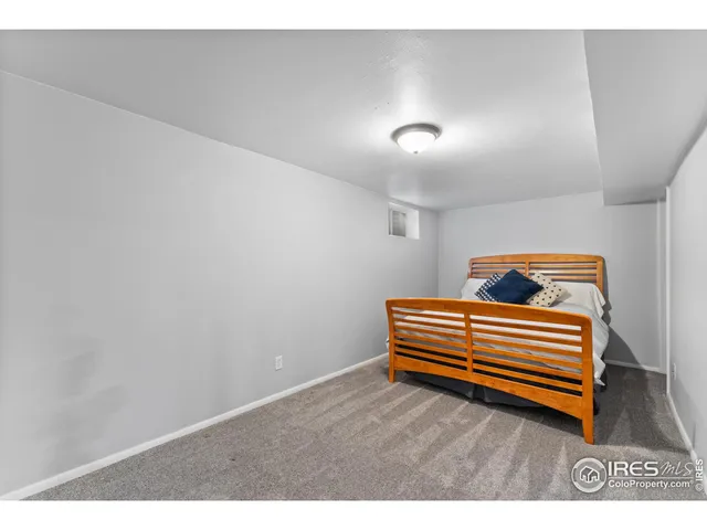 a wooden bench sitting in a room