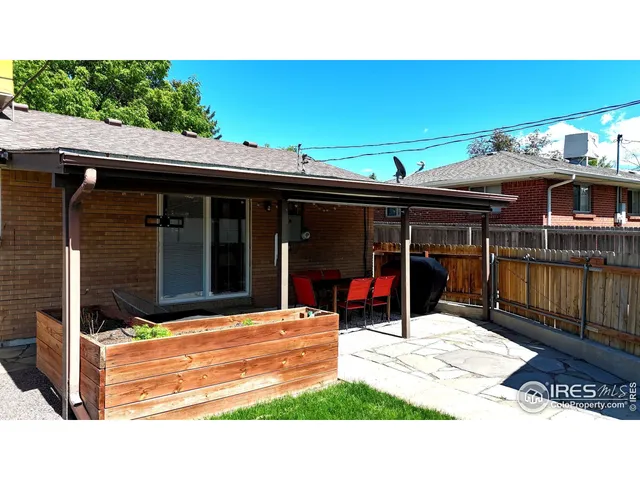 a view of a dinning room with a patio