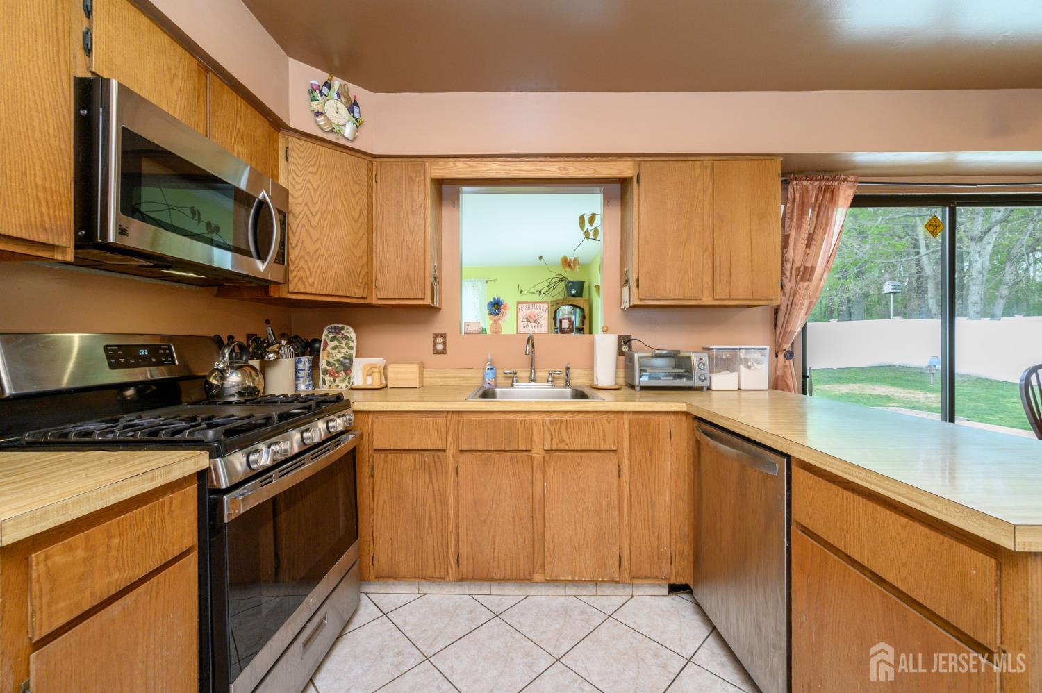 20 Snowdrift Lane Howell, NJ 07731 - Photo 12 of 35