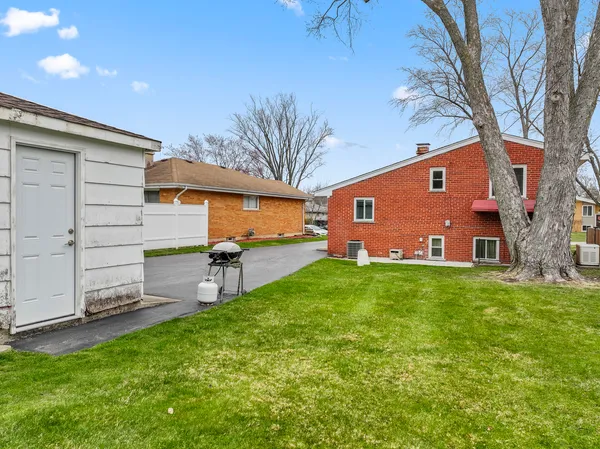 $360,000 | 216 North Lombard Avenue, Lombard, IL 60148