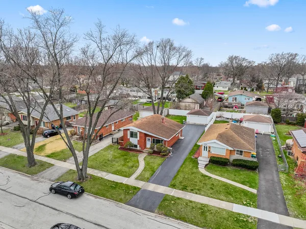 $360,000 | 216 North Lombard Avenue, Lombard, IL 60148