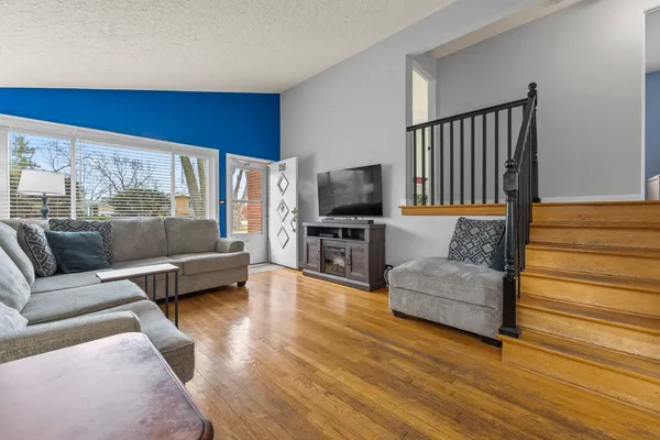 $360,000 | 216 North Lombard Avenue, Lombard, IL 60148