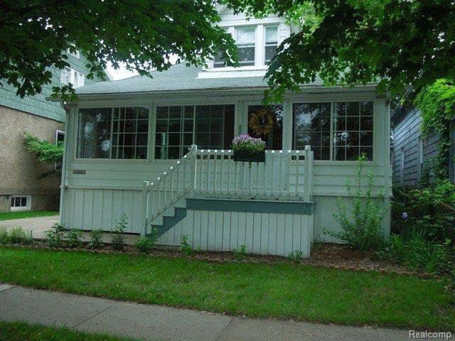 121 Muir Road Grosse Pointe, MI 48236 - Photo 13 of 13 DSCN2605.JPG