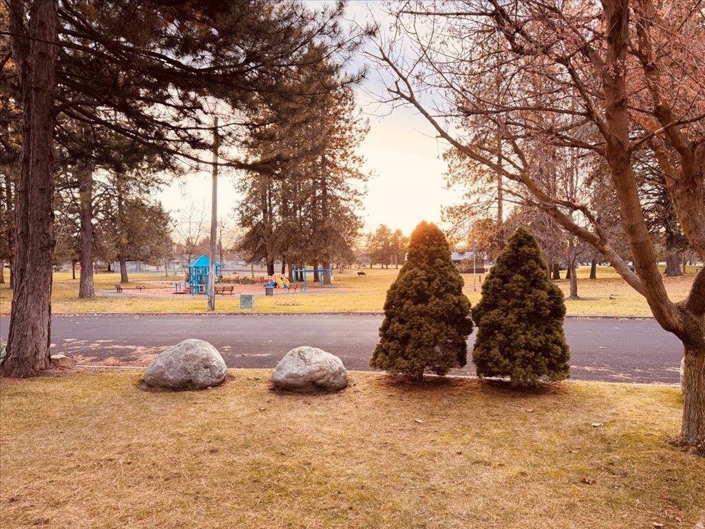 746 East Greta Avenue Spokane, WA 99208 - Photo 2 of 36