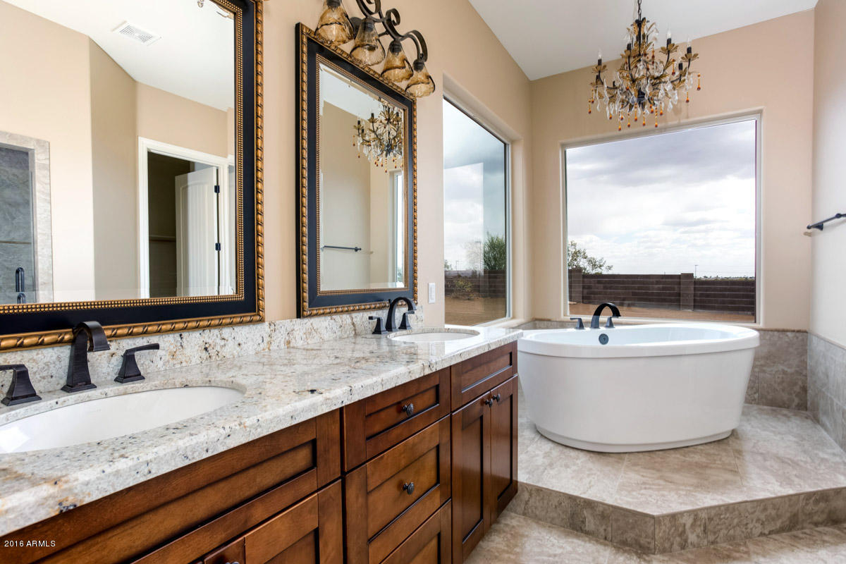 2081 South Hilton Road Apache Junction, AZ 85119 - Photo 11 of 38 Master Bathroom